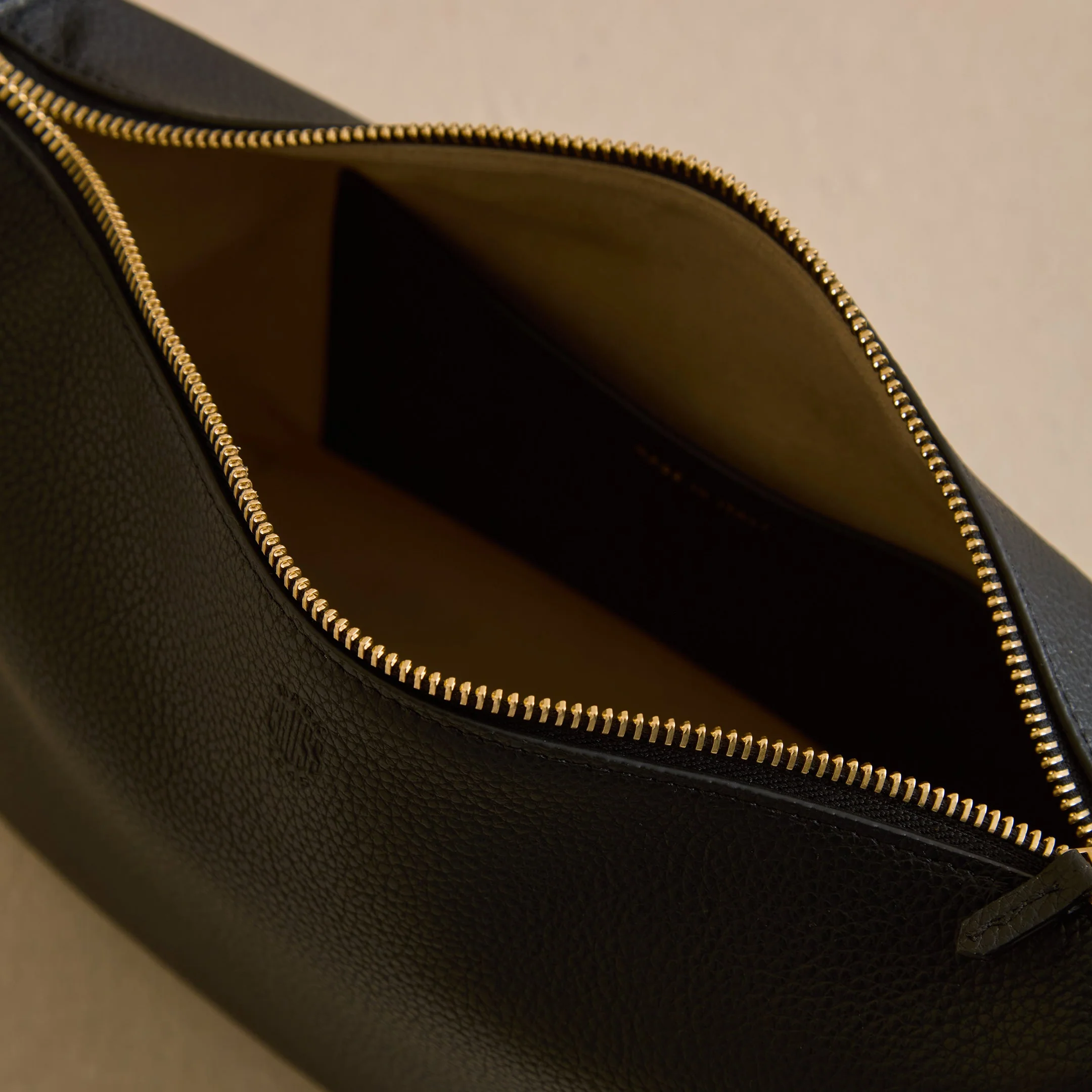 Mason 24 in Black - Image 6